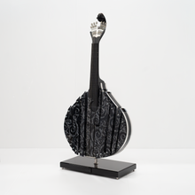 Charger l&#39;image dans la galerie, GUITARE FLEUR DE LOTUS ARABESQUE NOIR ET ARGENT
